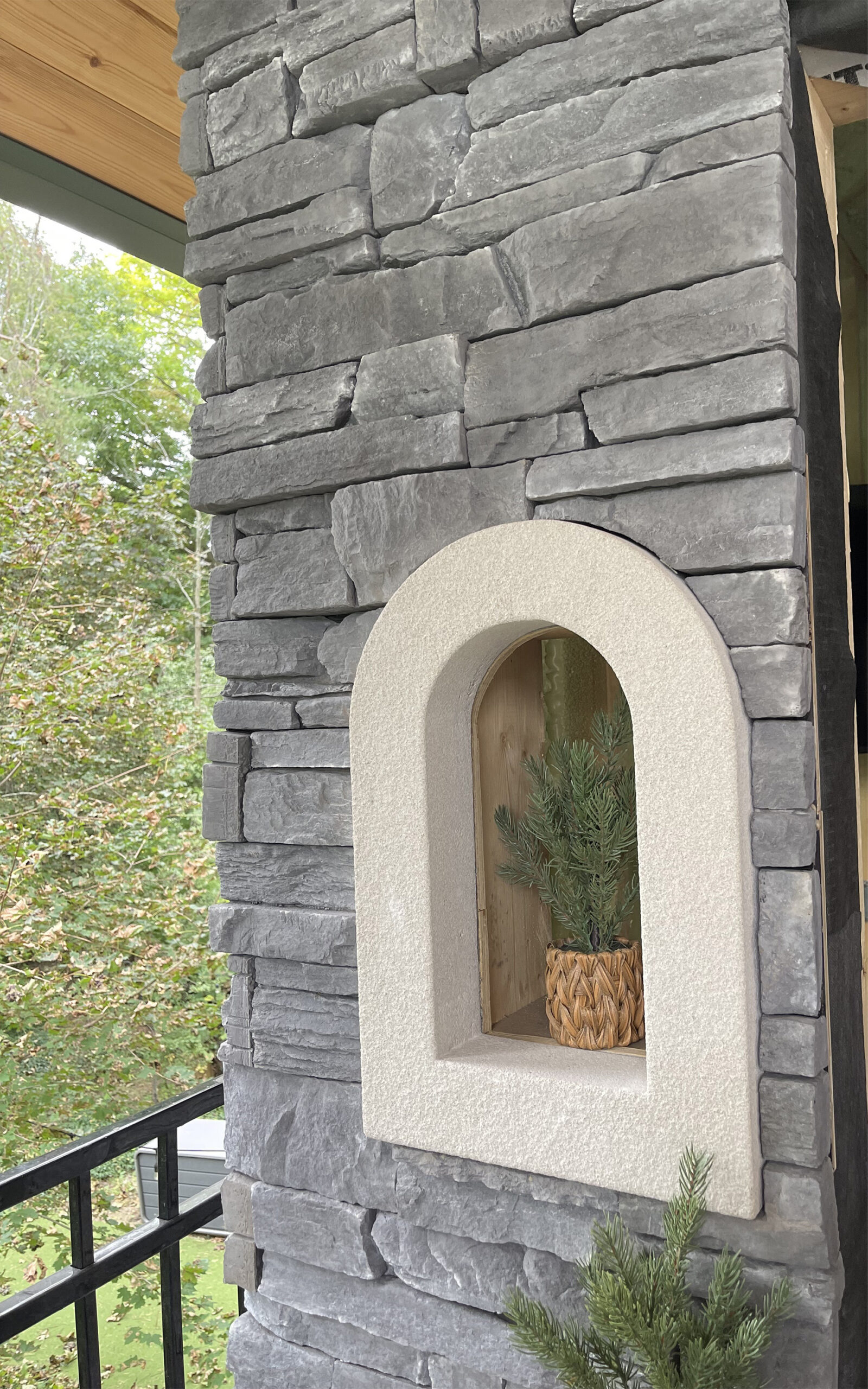 Arched wall niche framed by Sedistone stone veneer